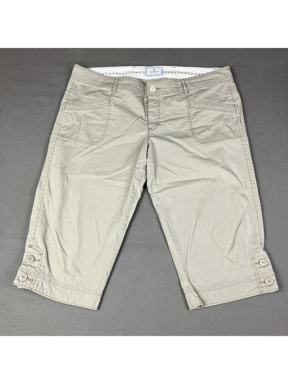 Y2K American Eagle Women’s Size 14 Capri Cropped Pants Light Khaki Button Fly